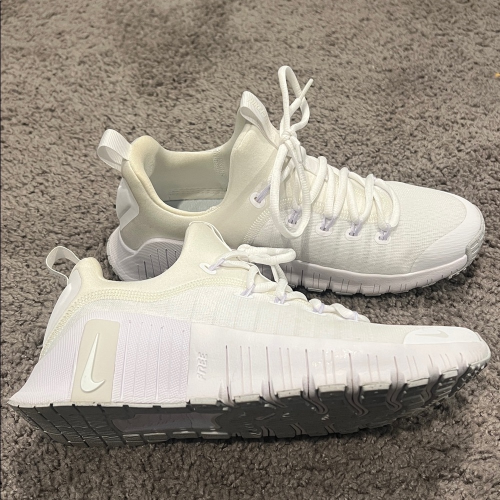 Nike Cream Free Run Sneakers
